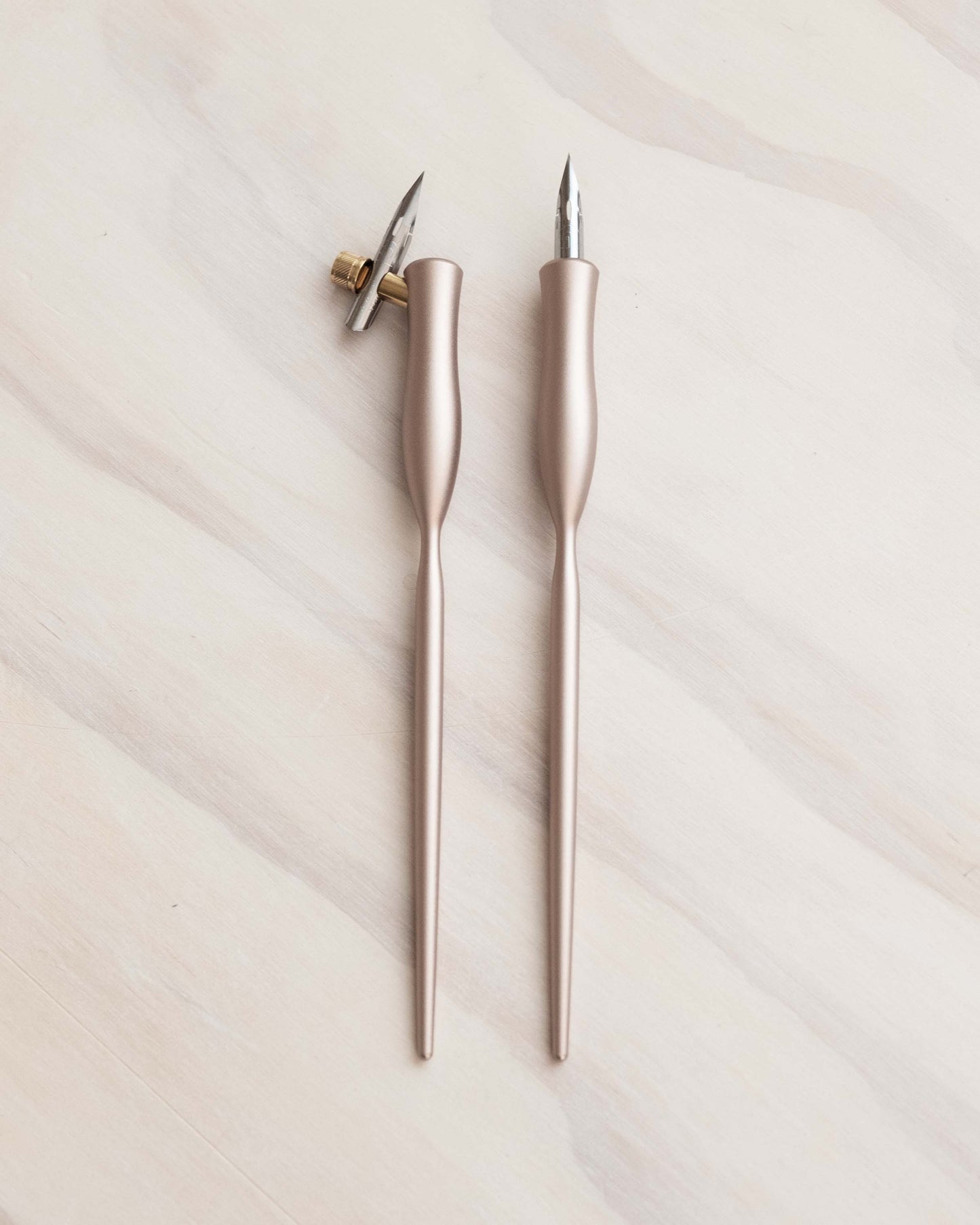 Flourish - A Truly Versatile Calligraphy Pen: Straight / Black