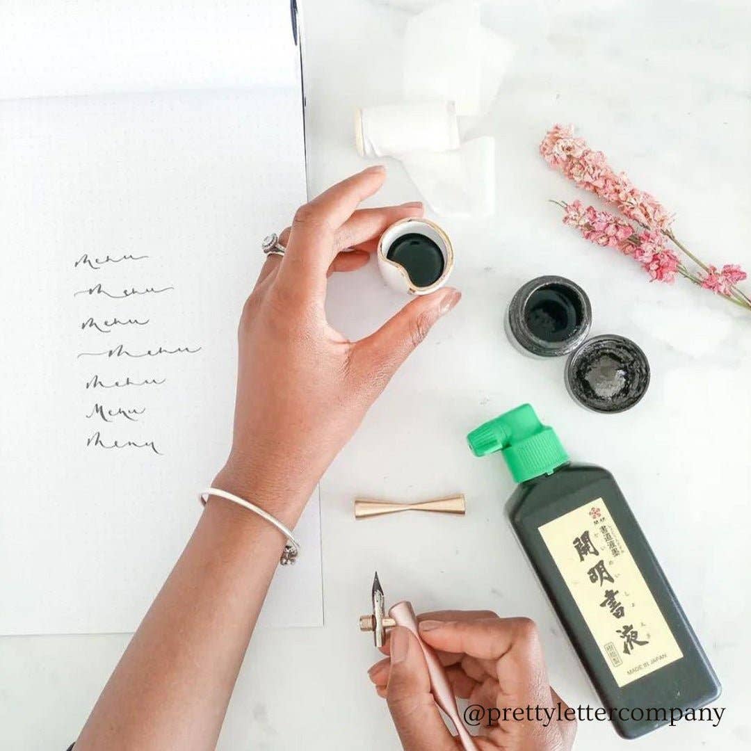 Flourish - A Truly Versatile Calligraphy Pen: Straight / Black