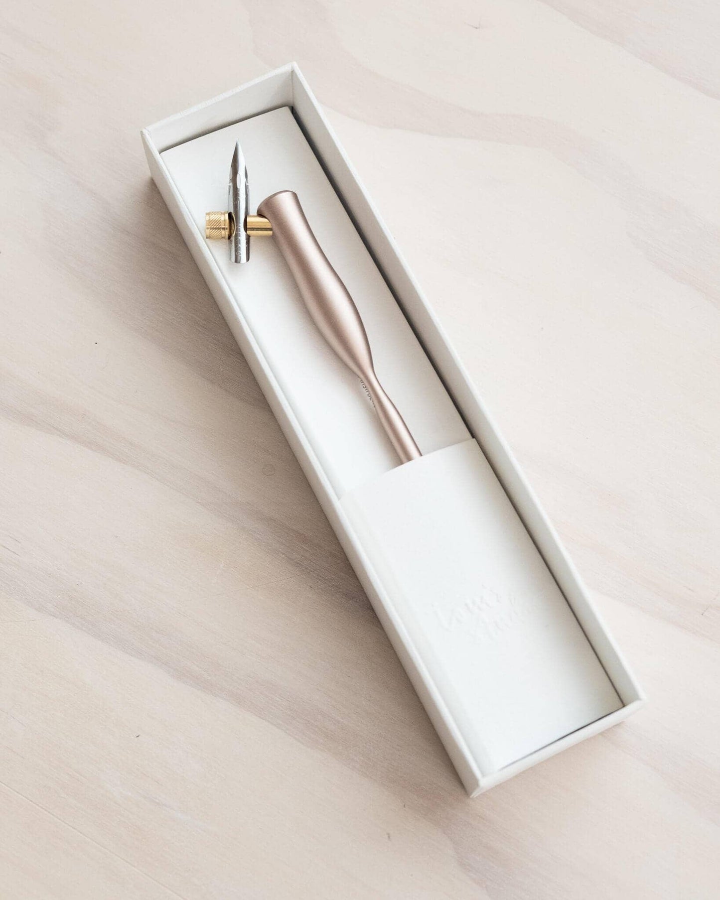 Flourish - A Truly Versatile Calligraphy Pen: Oblique (nib at an angle) / Iris