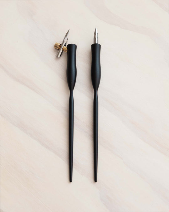 Flourish - A Truly Versatile Calligraphy Pen: Oblique (nib at an angle) / Mulberry